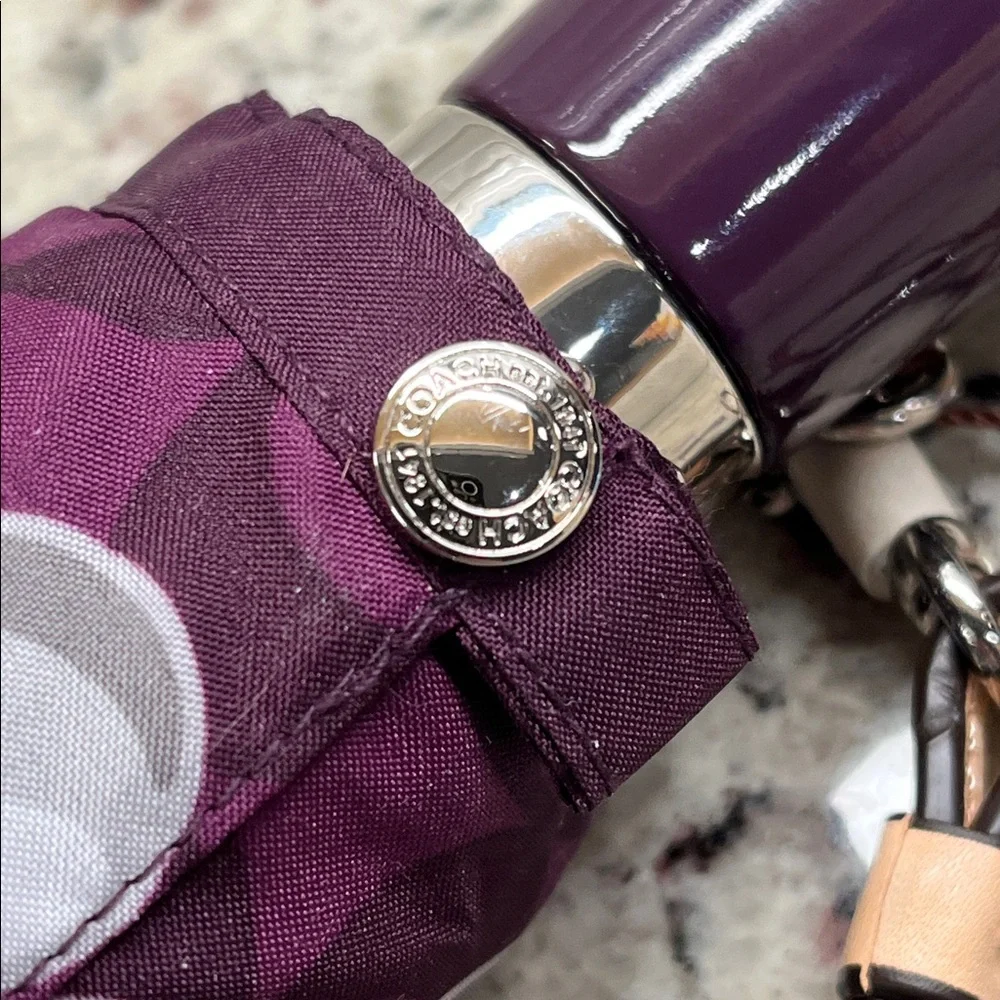 Coach Signature Umbrella NWOT - Picture 5 of 7
